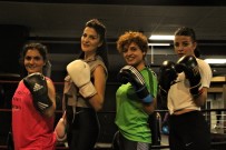 BOKS - Ringlere kadın eli değiyor