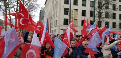 Brüksel'deki Türkler Cumhurbaşkanı Erdoğan'ı Karşılamayı Bekliyor