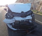 Mardin'de İki Araç Kafa Kafaya Çarpıştı Açıklaması 6 Yaralı