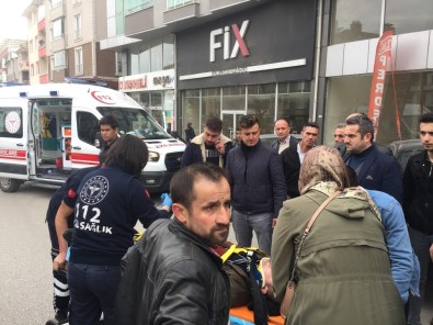 Tosya'da Motosiklet Yayaya Çarptı Açıklaması 2 Yaralı