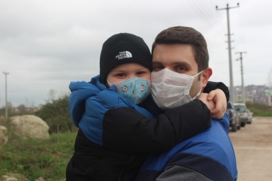 14 Gün Sonra Karantinadaki Oğluna Kavuşan Baba Açıklaması 'Onun Kokusunu Çekmemek Ölümdü'