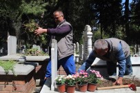 MEZAR TAŞI - Antalya'da 'Evde Kal'anların Ölmüş Yakınları İçin Uzaktan Mezar Bakım Hizmeti