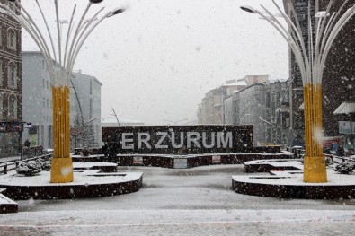 Erzurum'a Nisan'da Kar Yağdı