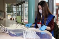 GENÇLİK VE SPOR İL MÜDÜRÜ - Gençlik Merkezi Sağlık Çalışanları İçin Günde 100 Adet Siperli Maske Üretiyor