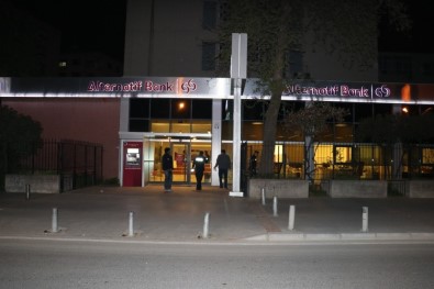 İzmir'de Tornavidalı Banka Soygunu