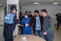 ERCIYES ÜNIVERSITESI - Kayseri Büyükşehir Belediyesi Zabıta Ekipleri Hastanelerde Maske Dağıttı