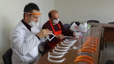 Kırıkhan'da Siperlik Maske Üretiliyor