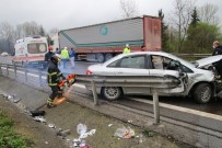 DİREKSİYON - Otomobil Bariyere Saplandı