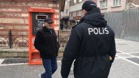 YAŞLI ADAM - (Özel) İstanbul'da Sokağa Çıkan Yaşlıların Polisi İkna Çalışmaları Kamerada