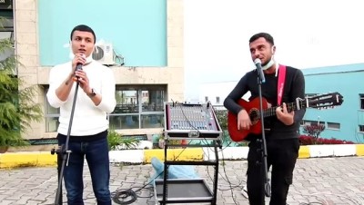 Sakarya'da Karantinadaki Vatandaşlara Canlı Müzik Sürprizi
