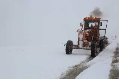 Tunceli'de Kar Yağışı Etkili Oldu, 32 Köy Yolu Kapandı