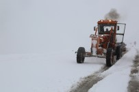 NIHAT YıLDıRıM - Tunceli'de Kar Yağışı Etkili Oldu, 32 Köy Yolu Kapandı