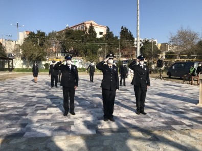 Ayvacık'ta Sosyal Mesafeli Çelenk Töreni