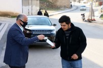 Belediye Başkanı Karadağ Vatandaşlara Maske Dağıttı Haberi