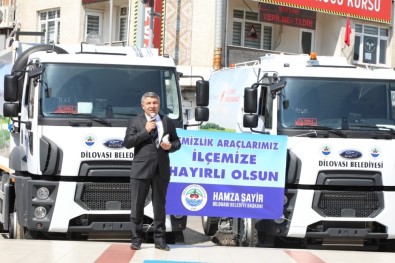 Dilovası'na Bakanlıktan İki Hizmet Aracı Hibe Edildi