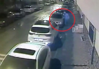 (Özel) Sokakları Boş Buldu 15 Araca Binlerce Liralık Zarar Verdi