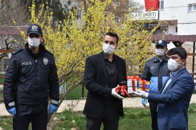 Tufanbeyli Belediye Başkanı Ergü'den Polislere Dezenfekte Ve Maskeli Kutlama