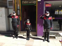 Yasağa Takılan Minik Azra Polis Ağabeylerinin Bayramını Böyle Kutladı Haberi