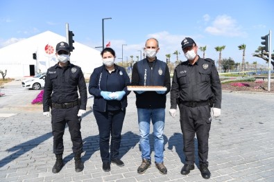 Zabıta'dan Polislere Tatlı