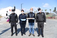 Zabıta'dan Polislere Tatlı