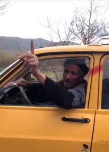 Elazığ'da Yola Çıkan 3 Hanımlı Dilaver Dede Açıklaması Beni Böyle İdare Edeceksiniz'