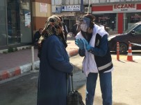 'Meyve Alayım, Bir Daha Da Gelmem' Dedi, Polis 65 Yaş Üstündeki Kadını Zor İkna Etti