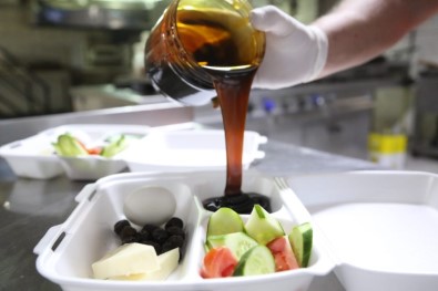 80 Yaşındaki Menşure Teyze Önerdi, Dut Pekmezi Kahvaltı Menüsüne Girdi