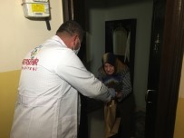 Ataşehir'de 65 Yaş Üstü Vatandaşlara Ve İhtiyaç Sahiplerine Yemek Dağıtılıyor