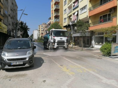 Büyükşehir Ekipleri Saruhanlı'yı Baştan Sona Dezenfekte Etti