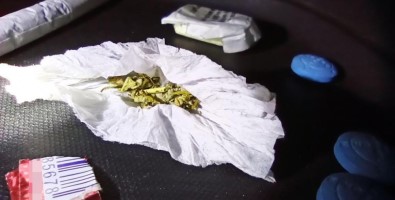 Yasağa Rağmen Sokağa Çıktı, Uyuşturucuyla Yakalandı