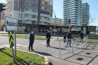 Diyarbakır'da Bir Caddede Araç Giriş Çıkışları Kısıtlandı