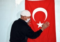 Evinden Çıkamayan Amcadan 'Türk Bayrağı' İsteği