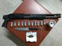 Gediz'de Polisten Kaçan Araçta Uyuşturucu Bulundu