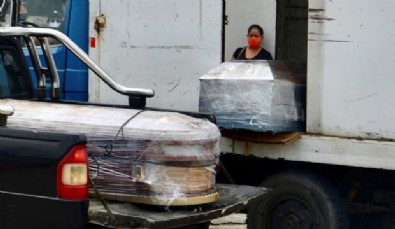 Sağlık sisteminin çöktüğü Ekvador'da evlerden 700 üzerinde ceset toplandı
