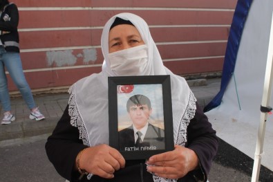 Sokağa Çıkma Yasağı Kalktı, Evlat Nöbetindeki Aileler HDP Önüne Koştu