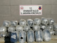 Diyarbakır'da Dur İhtarına Uymayan Araçtan 305 Kilogram Esrar Çıktı Haberi