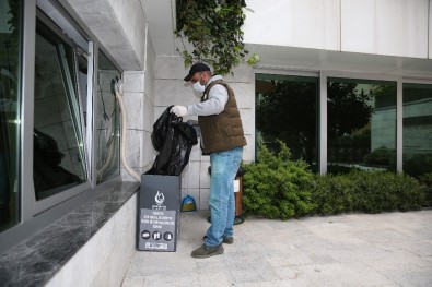 Çayırova'da 160 Noktaya Atık Maske Ve Eldiven Kutusu