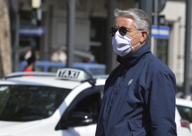 İtalya'da Korona Nedeniyle Ölü Sayısı 21 Bin 645'E Çıktı