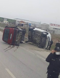 Konya'da İki Otomobil Çarpıştı Açıklaması 4 Yaralı
