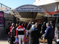 Bayrampaşa'daki Semt Pazarında Sosyal Mesafeye Uyulmaması Pes Dedirtti