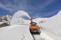 (Özel) Bahçesaray Yolunda Hummalı Çalışma