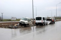 Sivas'ta Trafik Kazası Açıklaması 4 Yaralı Haberi