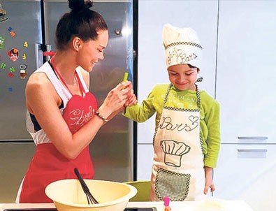 Ebru Şallı oğlunu toprağa verdi!