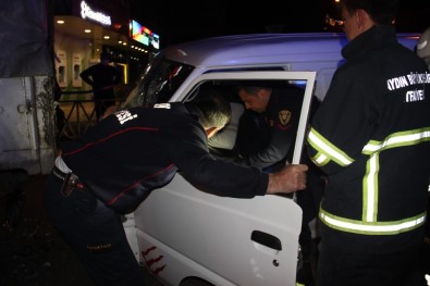 Sıkıştığı Araçtan Uzun Uğraşlar Sonucu Kurtarılan Sürücü Hastaneye Gitmemek İçin Yalvardı