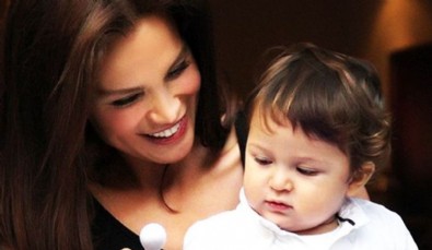 Ebru Şallı oğlu Pars'ın doğumunu böyle duyurmuştu...