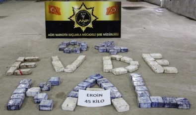 Polisten Dikkat Çeken 'Evde Kal' Çağrısı