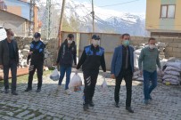 Polisten Vatandaşlara Yardım Eli