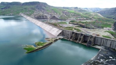 Avrupa'nın En Büyük Barajında Enerji Üretimine Başlandı
