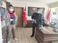 Burhaniye'de Öğretmenler Polisler İçin Siperlikli Maske Üretti