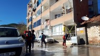 Karantina Altına Alınan Apartmanın Etrafı Baştan Aşağı Yıkandı Haberi